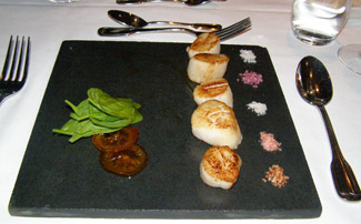 Scallops - L'Astral Bar-Restauant Rotatif - Loews Hotel le Concorde Quebec - Photo by Luxury Experience