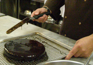 Chef Payard glazing a cake - New York Culinary Experience - Photo by Luxury Experience