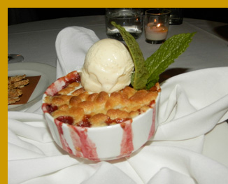 Apple Raspberry Cobbler - l'escale Restaurant Bar, Greenwich, CT, USA - photo by Luxury Experience