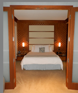 king Bed  - The Lodge at Turning Stone Resort Casion - Verona, NY, USA - photo by Luxury Experience