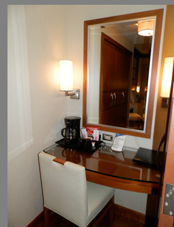 Vanity mirror  - The Lodge at Turning Stone Resort Casion - Verona, NY, USA - photo by Luxury Experience
