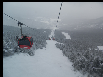 Stoew Mountain gondola view - Photo by Luxury Experience