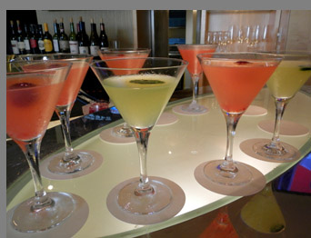 Cocktails at Battery Wharf Hotel -Boston, MA,USA - photo by Luxury Experience