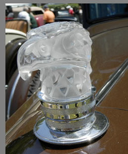 Mascot 1934 Packard Model 756 Club Sedan - photo by Luxury Experience