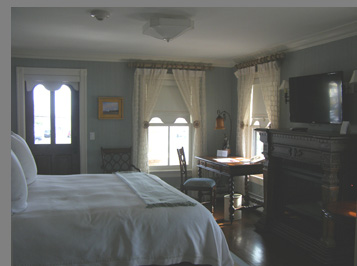 Guest Room - John Buckridge - Three Stories - photo by Luxury Experience