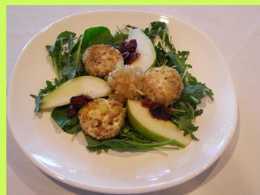 Luxury Experience - arugula, spiked pear compote, goat cheese medalion salad - photo by Luxury Experience