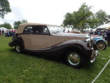 1947 Rolls Royce Silver Wraith - photo by Luxury Experience