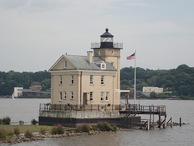 Roundout Lighthouse- Hudson River Cruise - photo by Luxury Experience