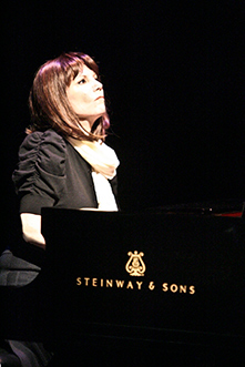 Westport Playhouse - The Pianist of Willesden Lane - Mona Golabek - Hershey felderprod