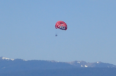 parasailing - Lake Tahoe - photo by Luxury Experience