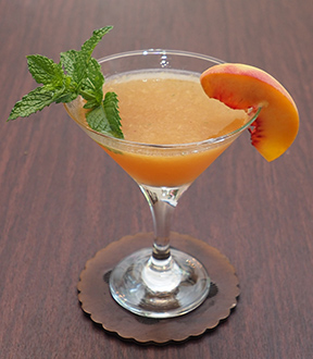 Luxury Experience - Drink a Peach - photo by Luxury Experience