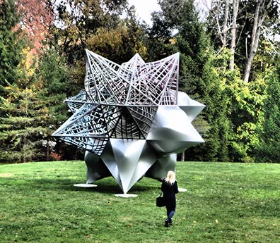 Frank Stella Sculpture - photo by Luxury Experience