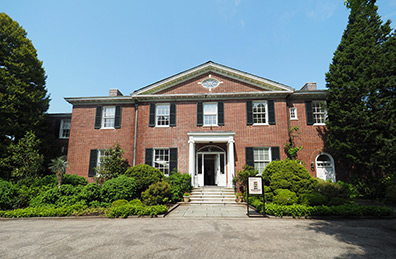 Wave Hill Glyndor House Gallery - Bronx, NY - photo by Luxury Experience