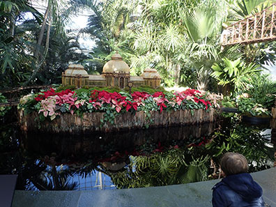 Child Wonderment - NYBG Train Show 2022 - Photo by Luxury Experience