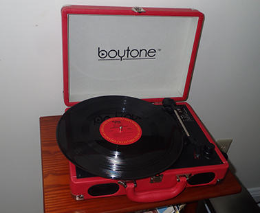 Record Player in guest room - The Homestead Madison - photo by Luxury Experience