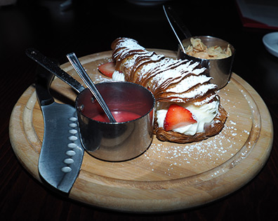 Strawberry & Banana Sfogliatelle - Red Horse by David Burke - photos by Luxury Experience