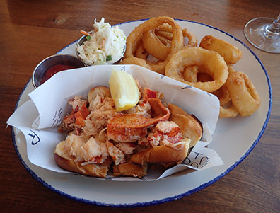 Rowayton Lobster Roll - Rowayton Seafood Restaurant - photo by Luxury Experience