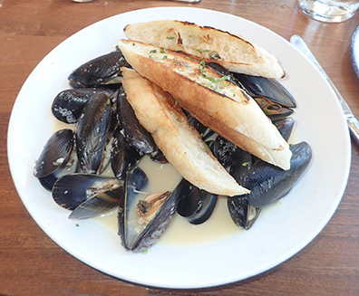 Maine Pemaquid Mussels - Rowayton Seafood Restaurant - photo by Luxury Experience