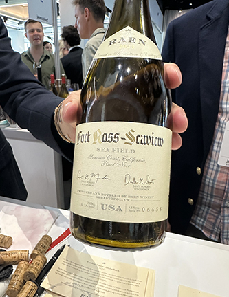 RAEN Pinot Noir Sonoma Coast Fort-Ross Seaview Sea Field 2023 - photo by Luxury Experience
