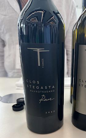 T-Oinos Mavrotragano Cyclades Clos Stégasta Rare 2022 - photo by Luxury Experience