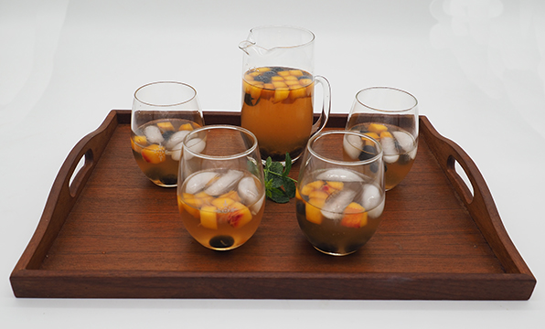 Luxury Experience - Peach Whiskey Punch - photo by Luxury Experience