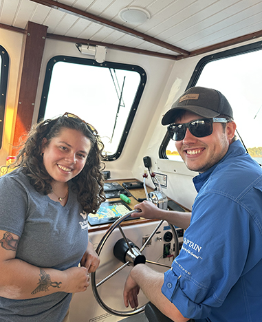 Norwalk Maritime Aquarium - Captain Tanner & Julia - R/V Sound Explorer - photo by Luxury Experience