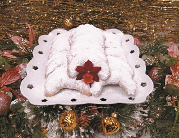 Vanillekipferl (Vanilla Almond Crescents) by Heidrun Metzler