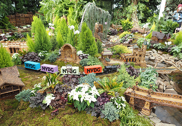 NYBG Train cars - photo by Luxury Experience