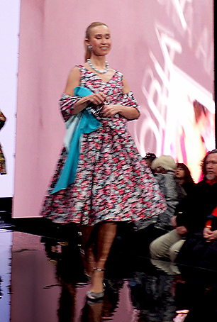 Victoria Amerson Turquoise Bow - photo by Luxury Experience