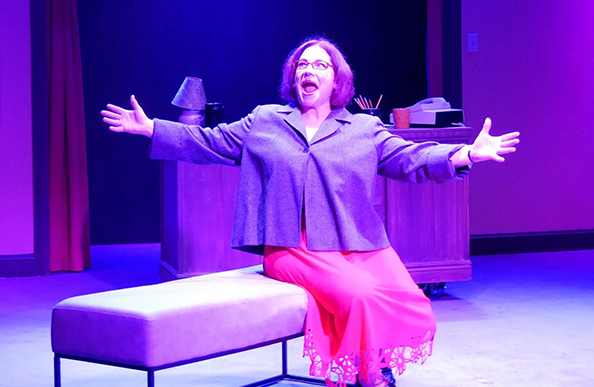 Music Theatre of Connecticut -9 to 5 - Robin Lounsbury - photo by Alex Mongillo