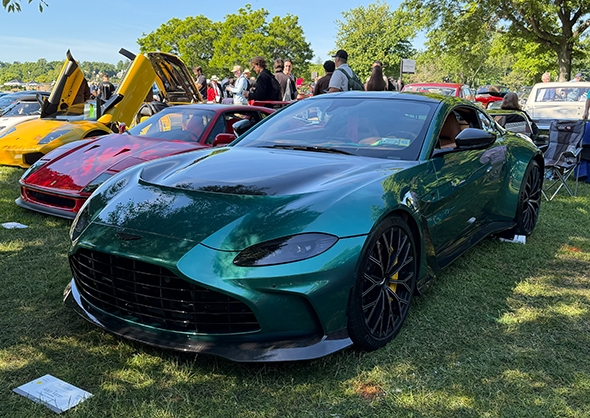 Austin Martin V12 Vantage 2023 - photo by Luxury Experience