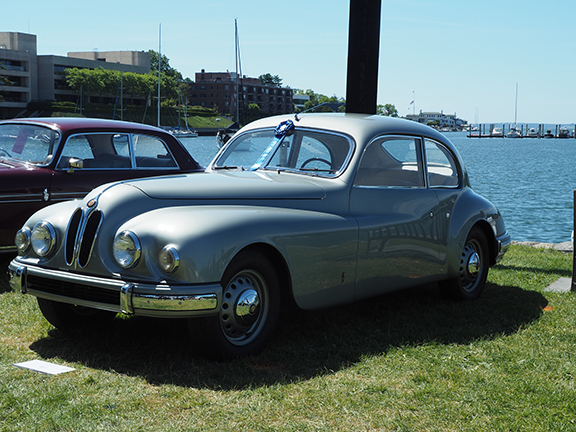 Bristol 401 1951 - photo by Luxury Experience
