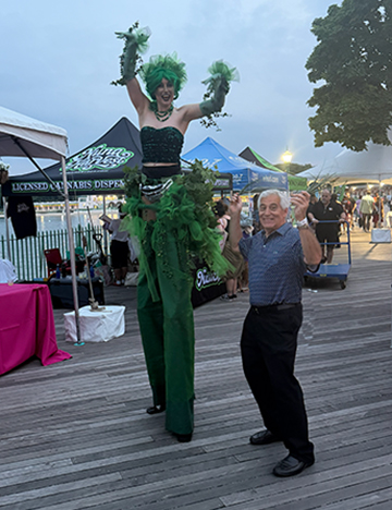 Stilt Walker & Edward F. Nesta - Photo by Luxrury Experience